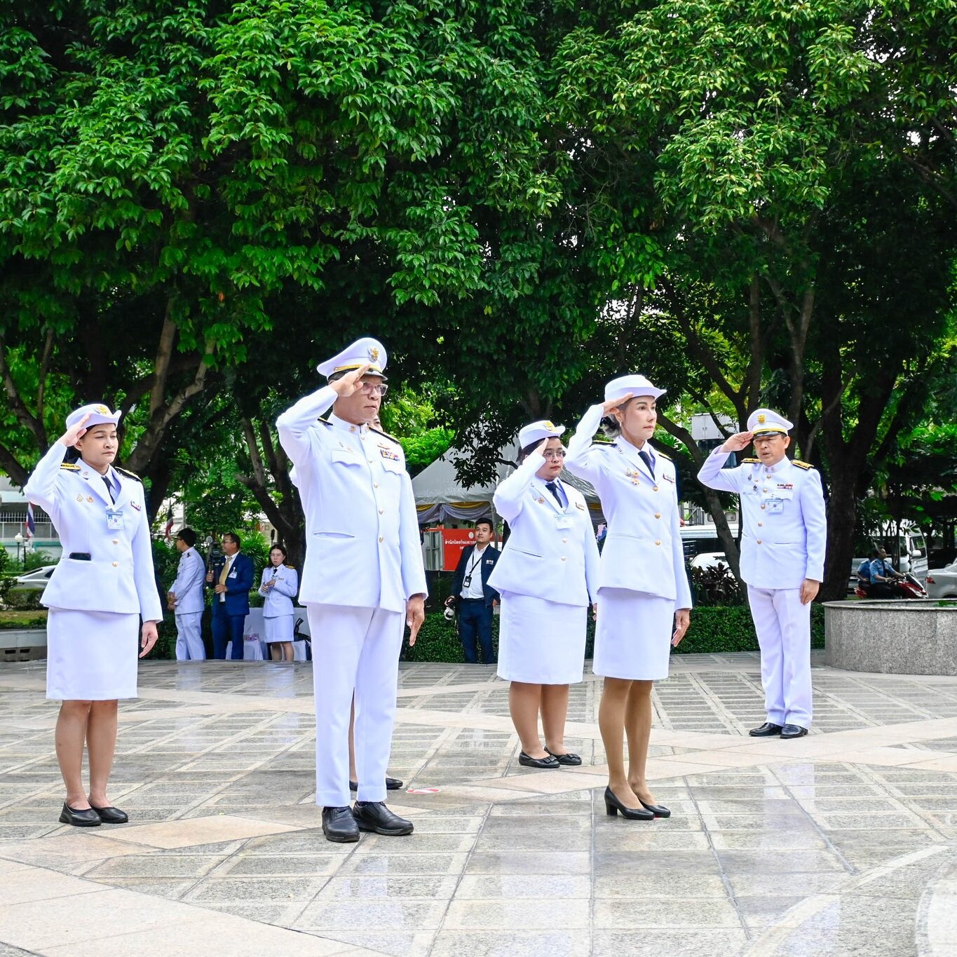 สจล.เข้าร่วมพิธีวางพุ่มดอกไม้ถวายราชสักการะพระบรมราชานุสาวรีย์พระบาทสมเด็จพระปรเมนทรรามาธิบดีศรีสินทรมหามงกุฎ พระจอมเกล้าเจ้าอยู่หัว พระสยามเทวมหามกุฎิวิทยมหาราช "พระบิดาแห่งวิทยาศาสตร์ไทย"