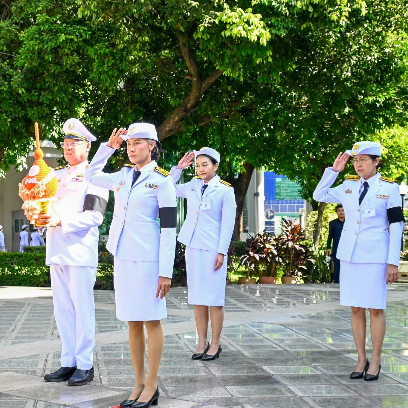 สจล.เข้าร่วมพิธีวางพุ่มดอกไม้ถวายราชสักการะพระบรมราชานุสาวรีย์พระบาทสมเด็จพระปรเมนทรรามาธิบดีศรีสินทรมหามงกุฎ พระจอมเกล้าเจ้าอยู่หัว พระสยามเทวมหามกุฎิวิทยมหาราช "พระบิดาแห่งวิทยาศาสตร์ไทย"